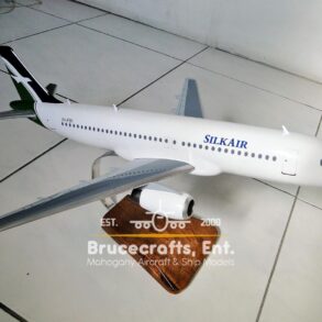 Model of A320-200 Silkair with detailed craftsmanship.